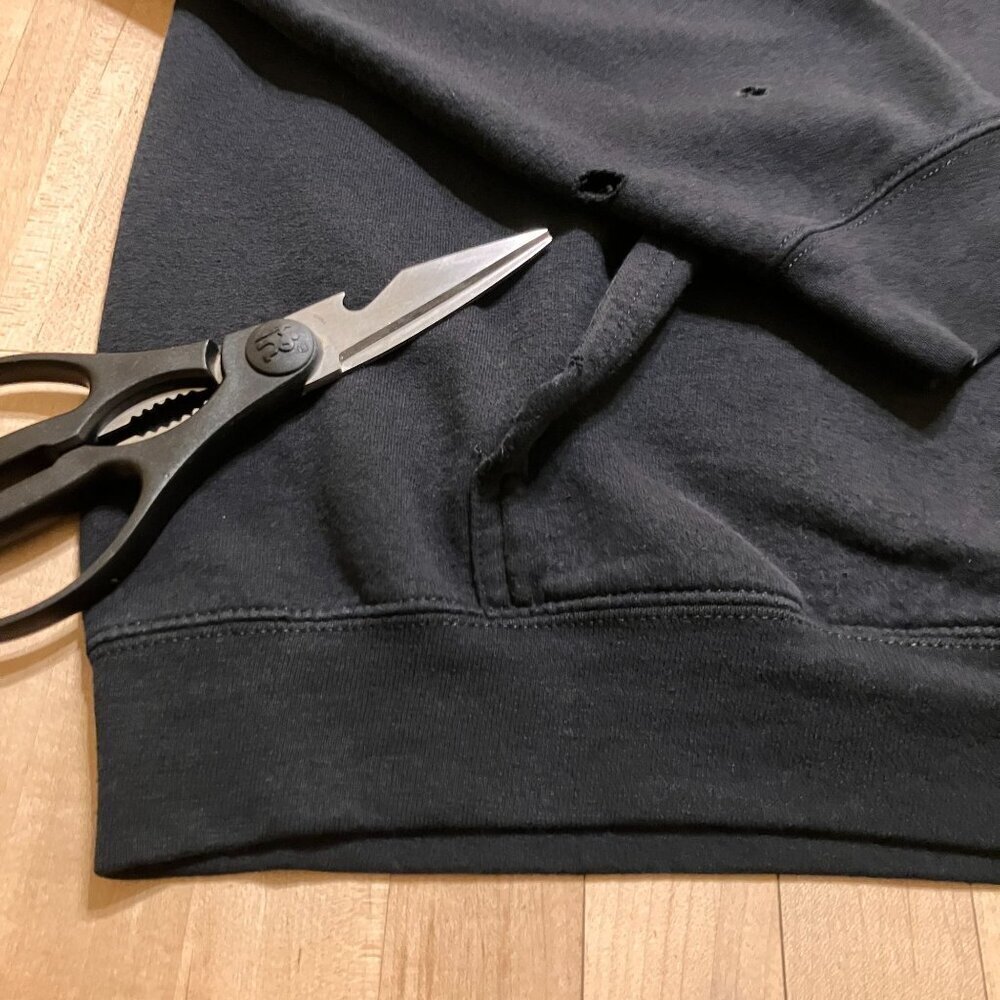 Memento Mori Mens THRASHED Crow Skull Dagger Moon Hoodie Sz. Medium Black AN GDD - Picture 6 of 12